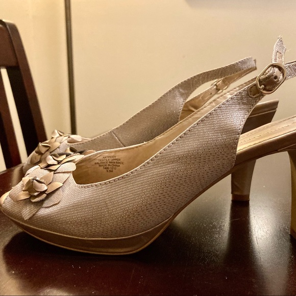 ANNE KLEIN SLINGBACK METALLIC HEELS-9.5 M - Picture 4 of 7